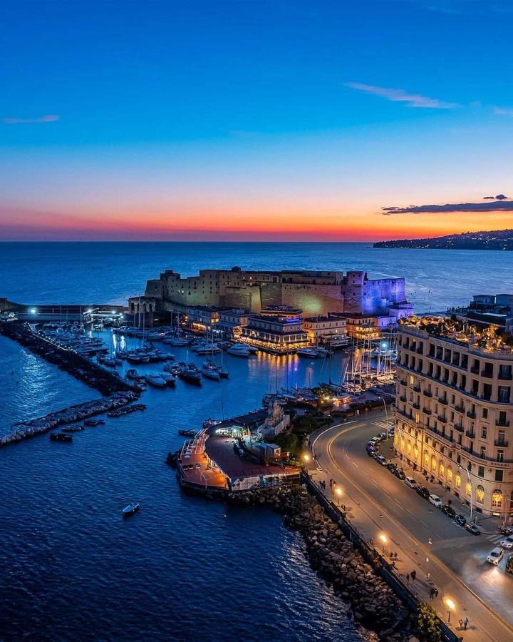 "Dint E Viche E Napule" Guest House Napoli Bagian luar foto