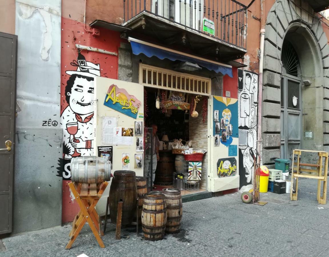 "Dint E Viche E Napule" Guest House Napoli Bagian luar foto