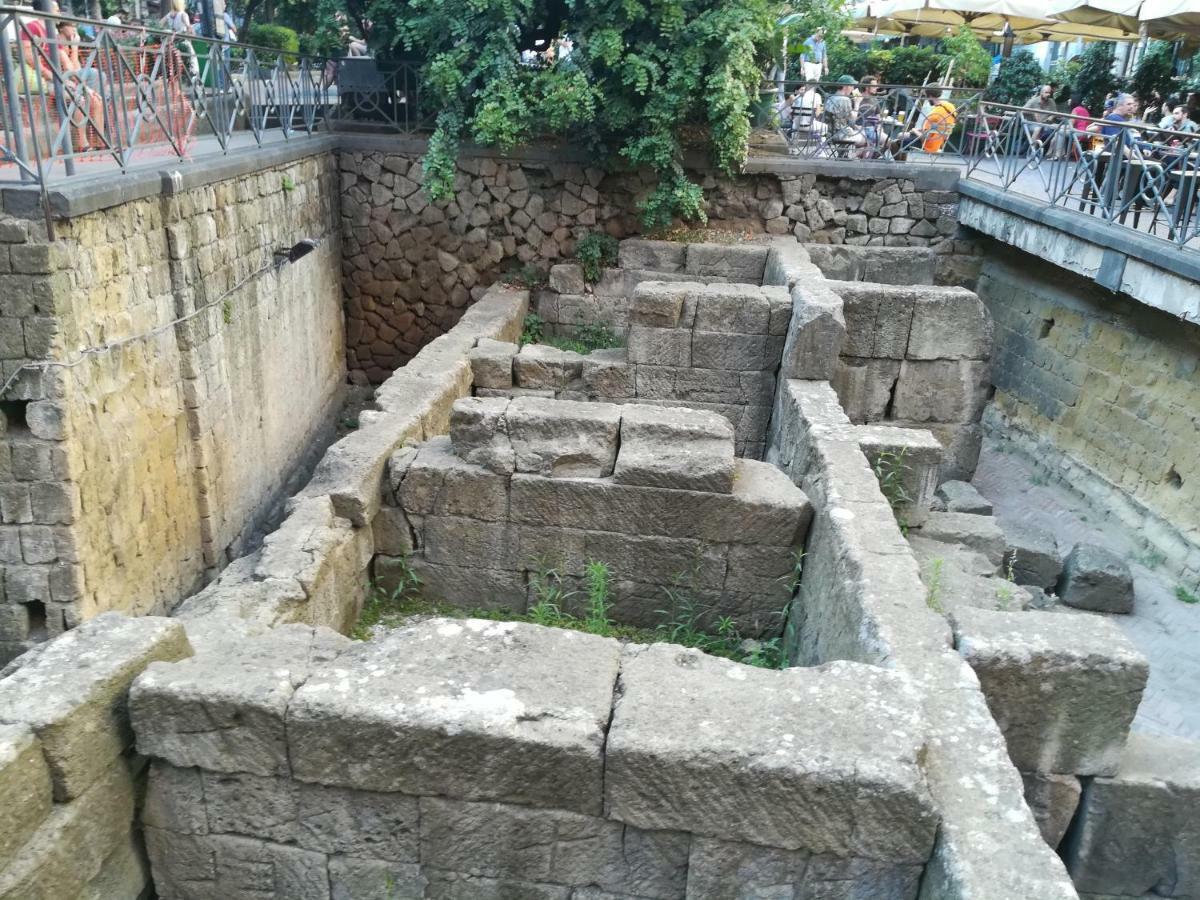 "Dint E Viche E Napule" Guest House Napoli Bagian luar foto