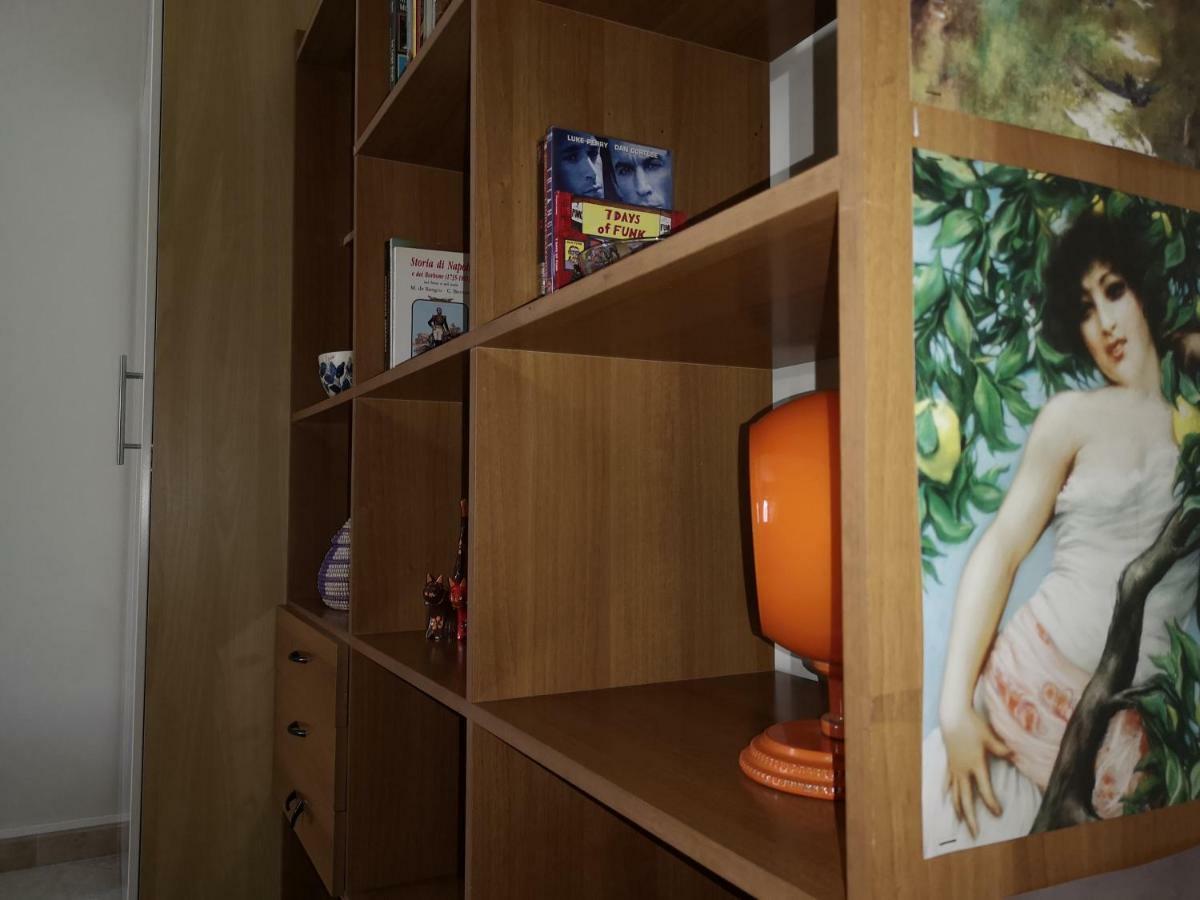 "Dint E Viche E Napule" Guest House Napoli Bagian luar foto
