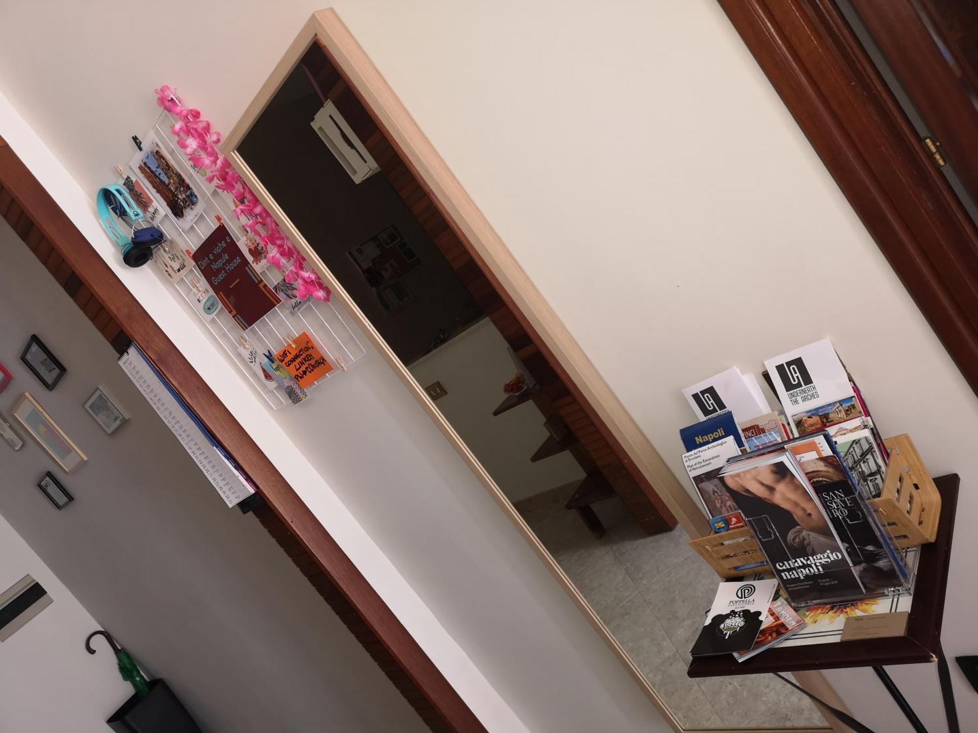 "Dint E Viche E Napule" Guest House Napoli Bagian luar foto